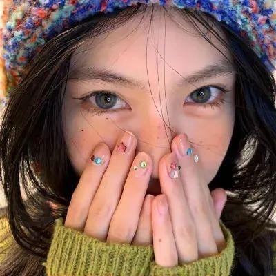 云雾笼罩的山峰